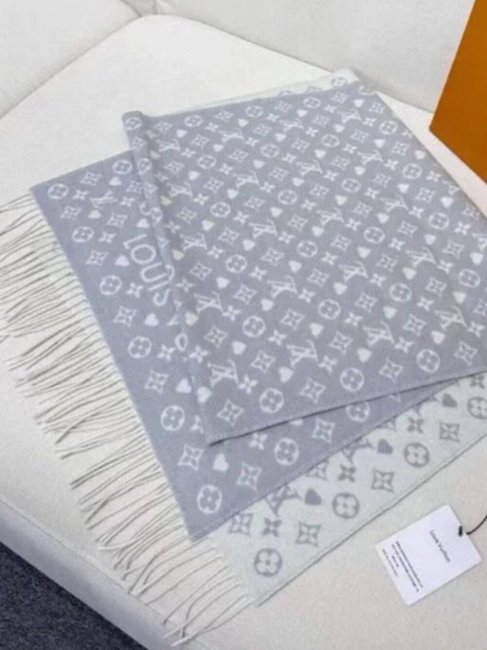 Louis Vuitton Monogram Cashmere Scarf – Grey & White - Picture 2 of 5